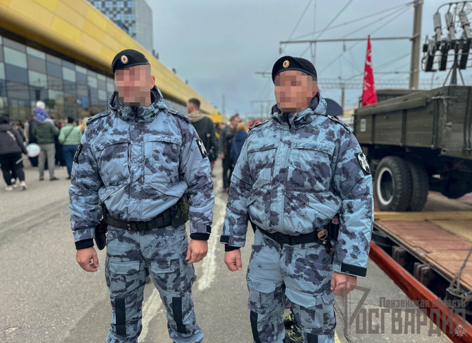 В Пензе росгвардейцы встретили ретро-поезд «Победа» и присоединились в Всероссийской акции «Георгиевская ленточка»