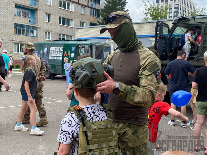 В Пензе дети познакомились с техникой Росгвардии