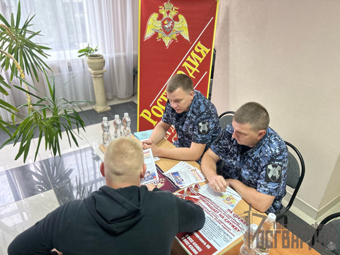 Пензенским студентам и школьникам рассказали, как можно трудоустроиться в Росгвардию 
