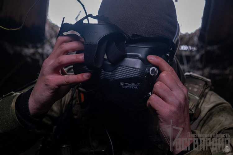 В Пензенской области росгвардейцы показали сотрудникам регионального СК, как управлять новейшими дронами
