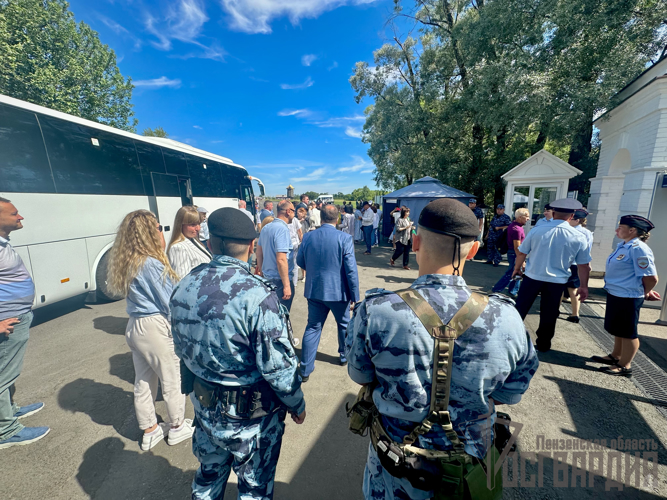 Росгвардейцы не допустили нарушений общественного порядка на Лермонтовском празднике в «Тарханах»