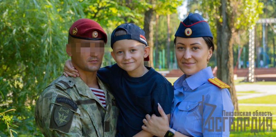 «Папа – спецназовец, мама – следователь»: как семья в погонах отмечает День семьи, любви и верности в Пензенской области