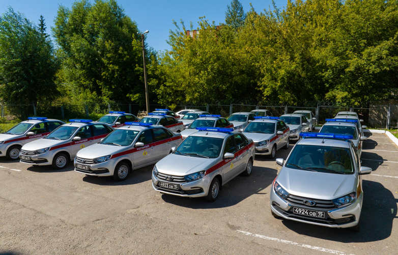 В Пензе росгвардейцам вручили ключи от новых служебных автомобилей 