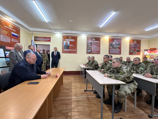 Телесюжет ТРК "Экспресс": В Заречном Олег Мельниченко посетил воинскую часть Росгвардии