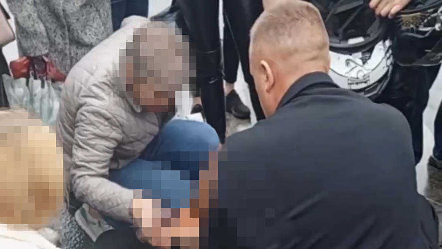 В Пензе росгвардеец оказал первую помощь мотоциклисту, попавшему под колеса кроссовера