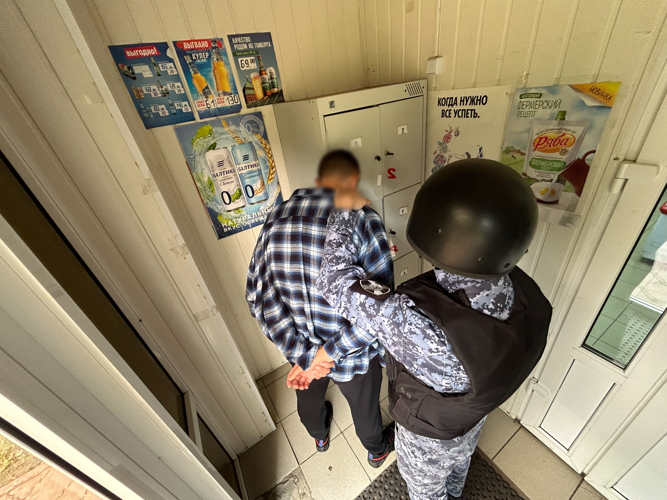 В Пензе полицейские и росгвардейцы задержали мужчину, подозреваемого в нанесении колото-резаной раны молодому человеку