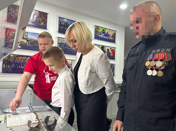 Депутат Госдумы Александр Самокутяев встретился с бойцом пензенского ОМОНА Росгвардии и его семьей