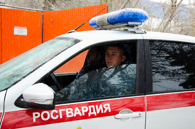 В Пензе росгвардейцы задержали буйного мужчину, устроившего разборки с продавщицей