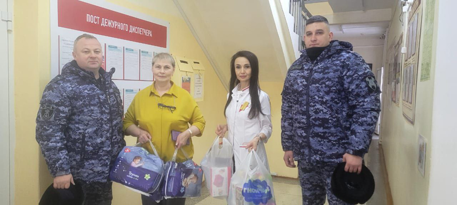 Росгвардейцы поздравили воспитанников Пензенского дома ребенка с наступающим Новым годом 