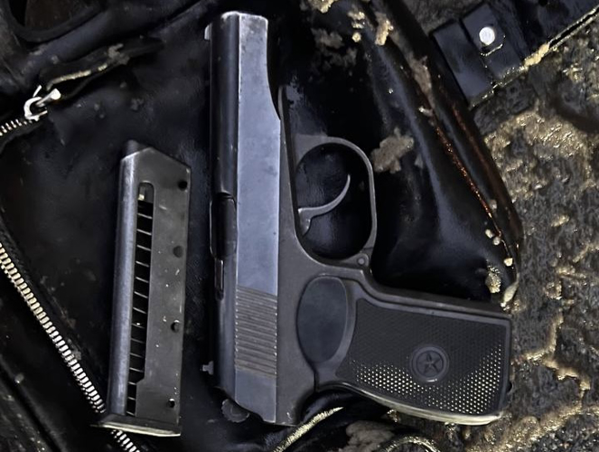 В Пензе сотрудники полиции и Росгвардии задержали пьяного водителя, в автомобиле которого обнаружили пистолет (видео)