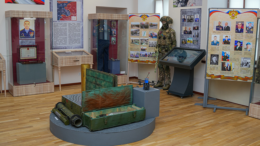 В Пензенском краеведческом музее открылась патриотическая экспозиция «Своих не бросаем» при участии Росгвардии