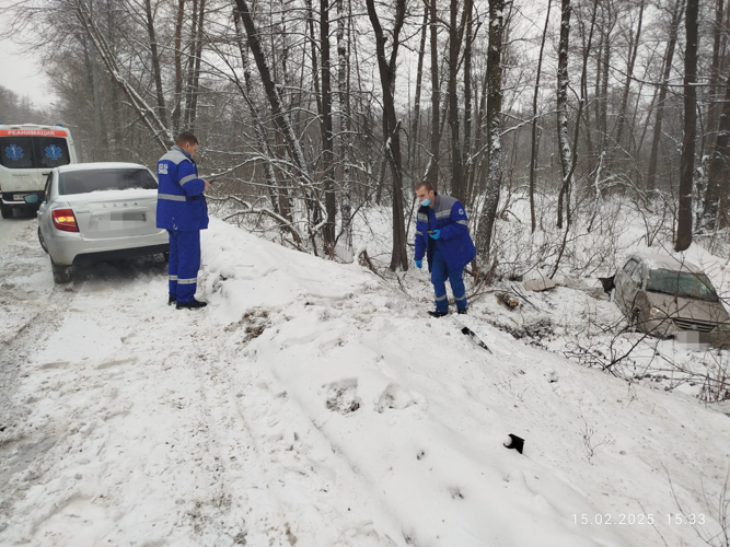 В Пензе сотрудник Росгвардии помог попавшей в ДТП девушке