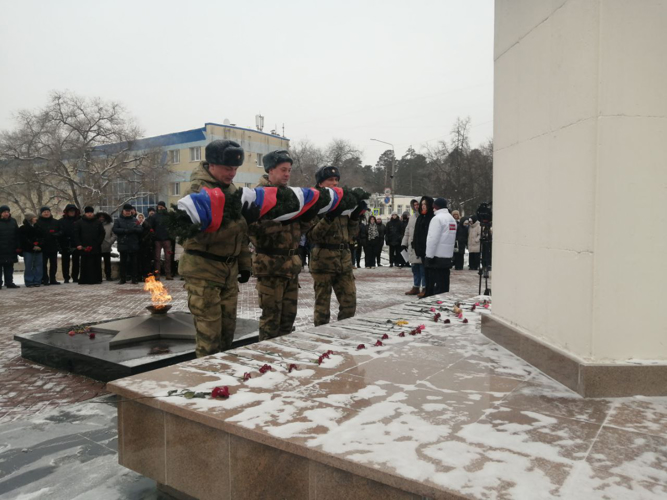 В г.Заречном состоялось торжественное возложение цветов к обелиску Победы