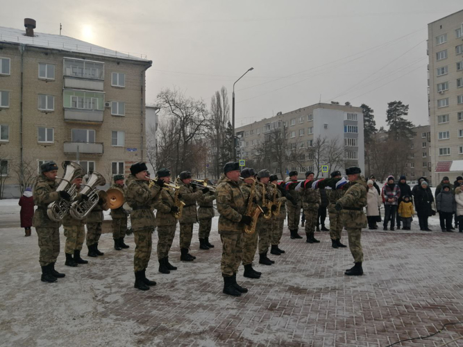 В г.Заречном состоялось торжественное возложение цветов к обелиску Победы
