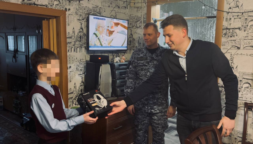 В Пензенской области представители Росгвардии вручают подарки детям участников СВО в преддверии Дня защитника Отечества