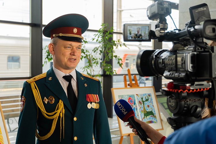Военный оркестр Росгвардии выступил для представительниц прекрасного пола на вокзале станции Пенза-1 (Видео)