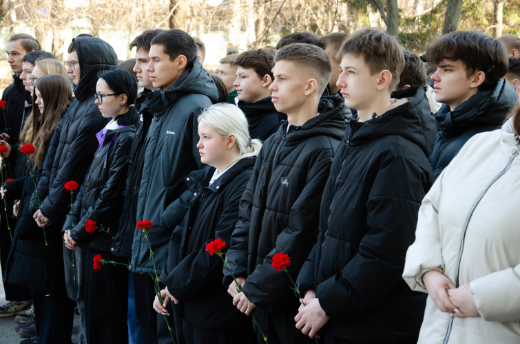 В Пензе открыли мемориальную доску офицеру СОБР Росгвардии Кириллу Цыбаеву (видео)