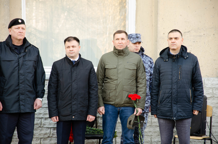 В Пензе открыли мемориальную доску офицеру СОБР Росгвардии Кириллу Цыбаеву (видео)