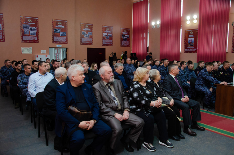 В Пензе сотрудникам и ветеранам Росгвардии вручили ведомственные награды в честь Дня войск национальной гвардии РФ