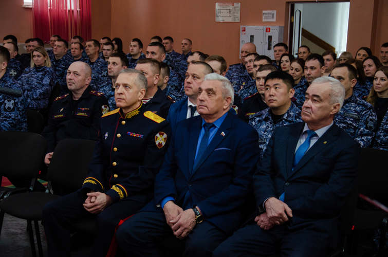 В Пензе сотрудникам и ветеранам Росгвардии вручили ведомственные награды в честь Дня войск национальной гвардии РФ