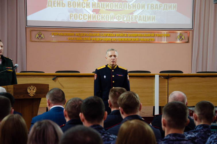 В Пензе сотрудникам и ветеранам Росгвардии вручили ведомственные награды в честь Дня войск национальной гвардии РФ