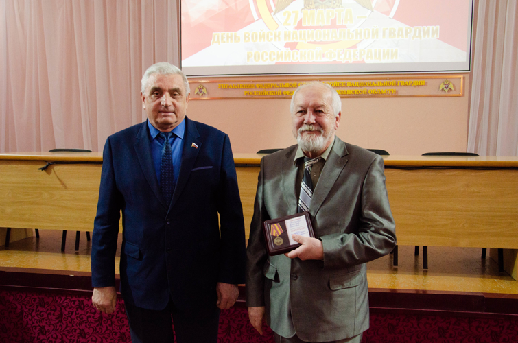 В Пензе сотрудникам и ветеранам Росгвардии вручили ведомственные награды в честь Дня войск национальной гвардии РФ