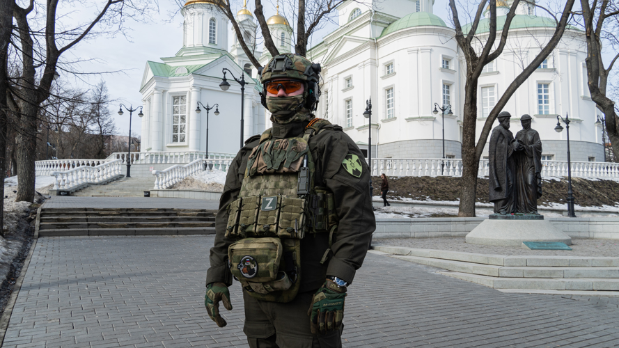 Боец спецподразделения Росгвардии поздравил коллег с профессиональным праздником (видео)