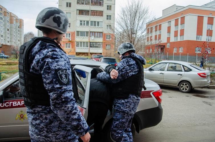 Нетрезвый мужчина попытался украсть шампанское в Пензе