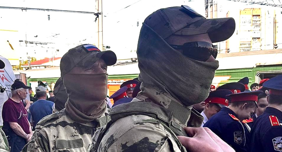 В Пензе росгвардейцы встретили поезд «Единство в памяти. Сила в подвиге!», дополнив праздничную программу выставкой и профориентационными активностями (видео)