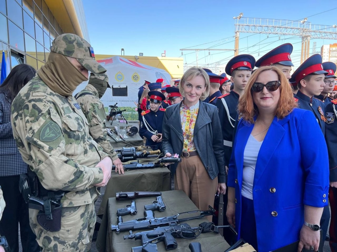 В Пензе росгвардейцы встретили поезд «Единство в памяти. Сила в подвиге!», дополнив праздничную программу выставкой и профориентационными активностями (видео)