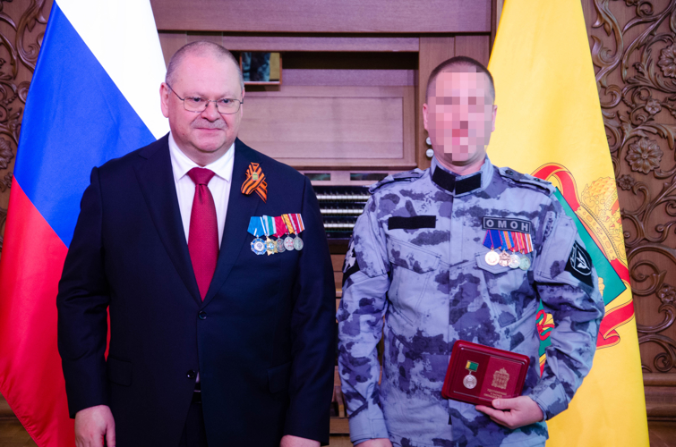 Губернатор Пензенской области Олег Мельниченко вручил бойцам Росгвардии государственные и региональные награды