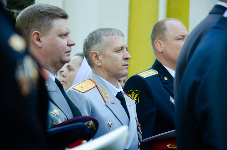 Представители Росгвардии возложили цветы к стеле ветеранам ПАИИ