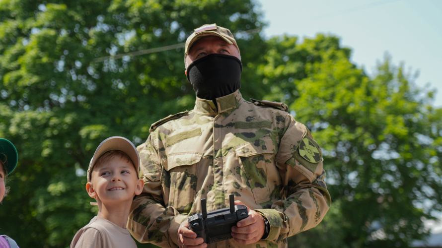В Пензе росгвардейцы устроили яркий праздник для детей участников СВО (видео)