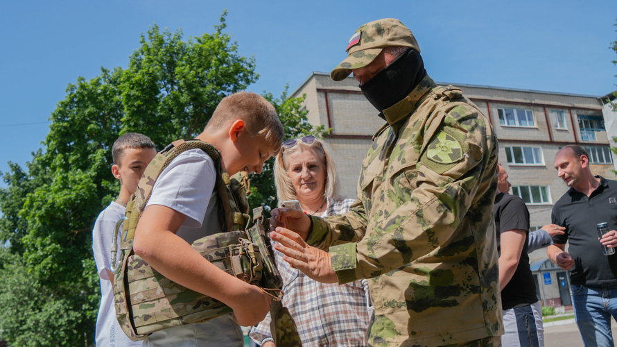 В Пензе росгвардейцы устроили яркий праздник для детей участников СВО (видео)