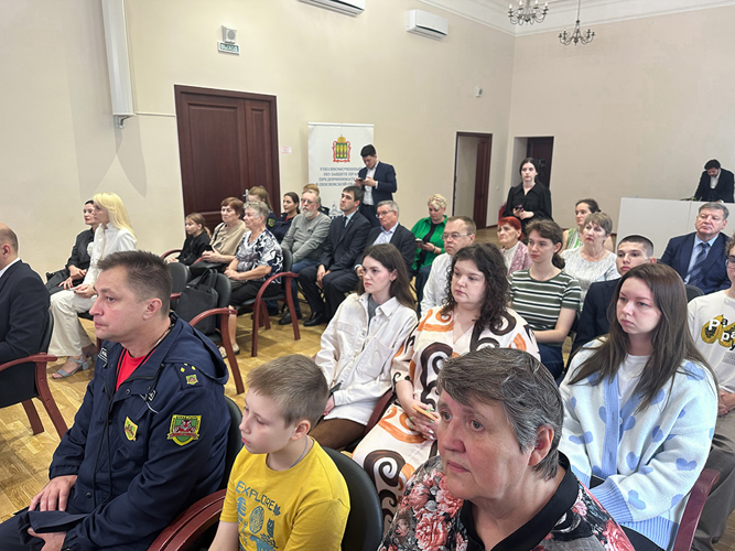 В Пензе представители Росгвардии приняли участие в открытии фотовыставки о спецоперации