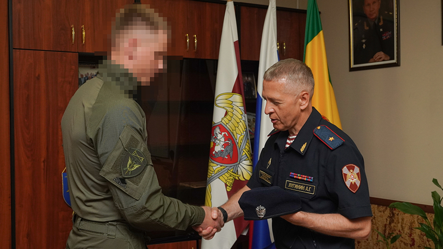 Пензенские бойцы полицейского спецназа Росгвардии удостоены права ношения геральдического знака