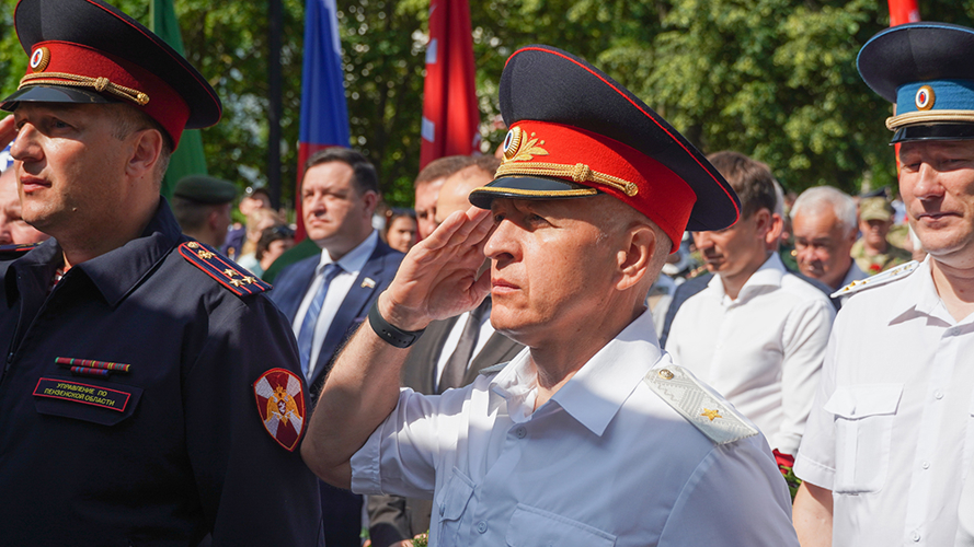 Руководство Росгвардии приняло участие в открытии памятного знака участникам СВО в Пензе