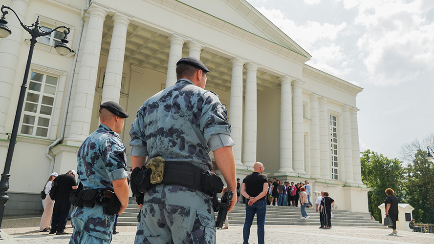 Росгвардейцы обеспечили охрану общественного порядка во время праздничного молебна ко Дню города Пензы и Дню России