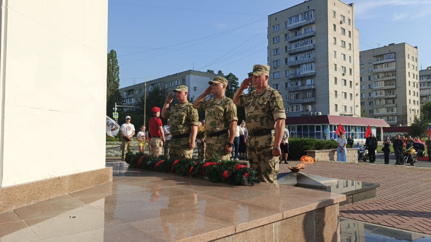 Военнослужащие Росгвардии приняли участие в торжественном открытии патриотического автопробега "Дорогой отцов" в городе Заречный