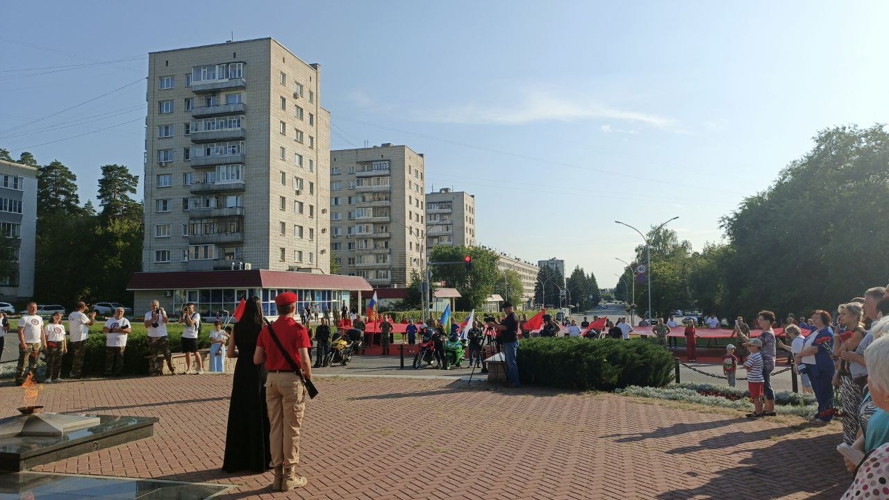 Военнослужащие Росгвардии приняли участие в торжественном открытии патриотического автопробега "Дорогой отцов" в городе Заречный
