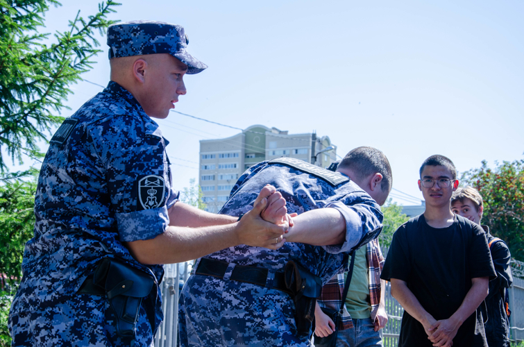 Студенты Многопрофильного колледжа ПГУ познакомились с работой Росгвардии