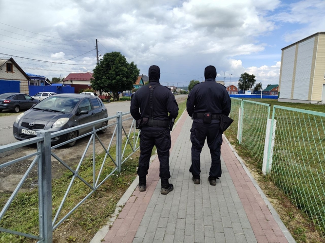 Бойцы спецназа Росгвардии обеспечили безопасность в ходе операции «Сельский патруль» в Бессоновском районе
