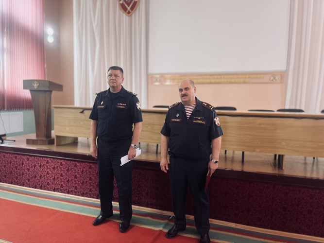Коллектив Управления Росгвардии по Пензенской области поздравил начальника вневедомственной охраны полковника полиции Вадима Конкина с выходом на пенсию
