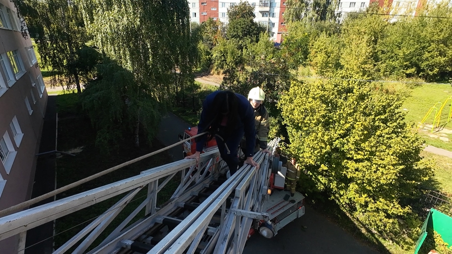 Сотрудники Росгвардии приняли участие во Всероссийских учениях по обеспечению безопасности образовательного учреждения в Пензе