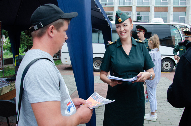 В Пензу прибыл росгвардейский агитмобиль ПФО «Защитник будущего»