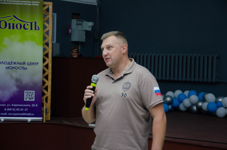 Пензенские школьники получили новенькие рюкзаки с канцелярскими принадлежностями от Росгвардии