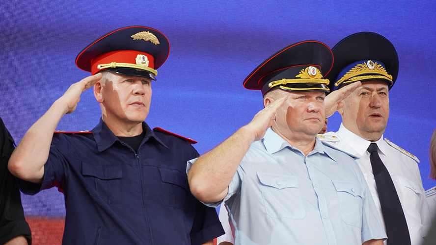 Герои России Александр Белоглазов и Никита Палазник принял участие в открытии юнармейских сборов «Гвардеец» в Пензе (видео)