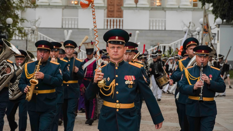 Военный оркестр Росгвардии задал тон IX фестивалю «Марсово поле» в Пензе, мероприятие прошло под гром аплодисментов