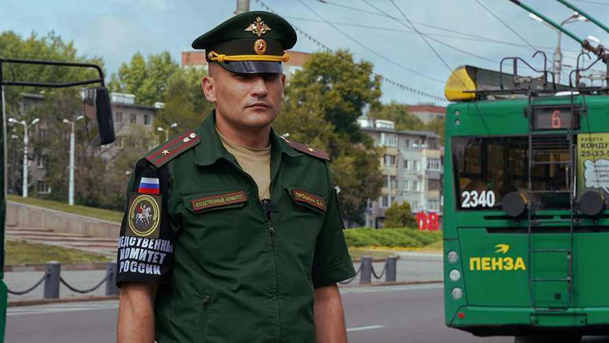 В Пензе росгвардейцы проверили десятки автомобилей в рамках поиска граждан, не вставших на воинский учет (видео)