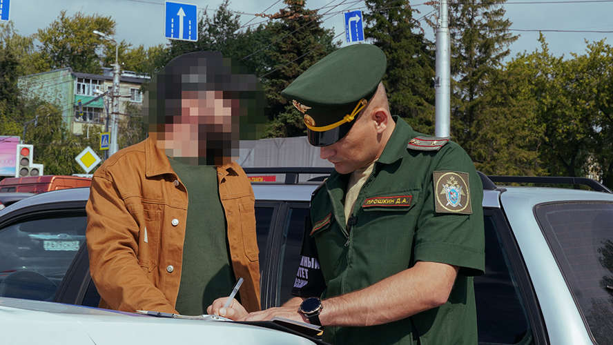 В Пензе росгвардейцы проверили десятки автомобилей в рамках поиска граждан, не вставших на воинский учет (видео)